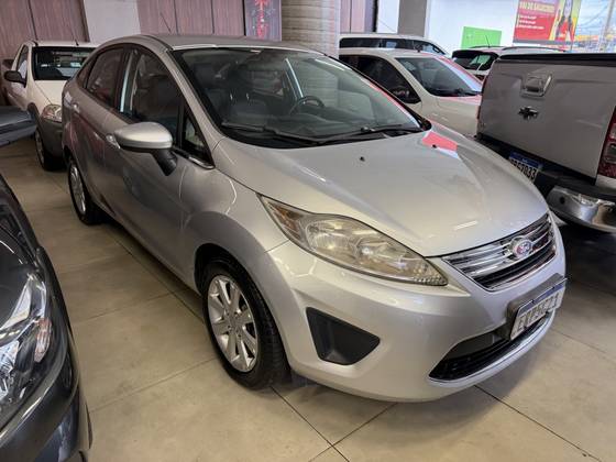 FORD FIESTA 1.6 MPI SEDAN 8V FLEX 4P MANUAL FORD FIESTA 1.6 MPI SEDAN 8V FLEX 4P MANUAL